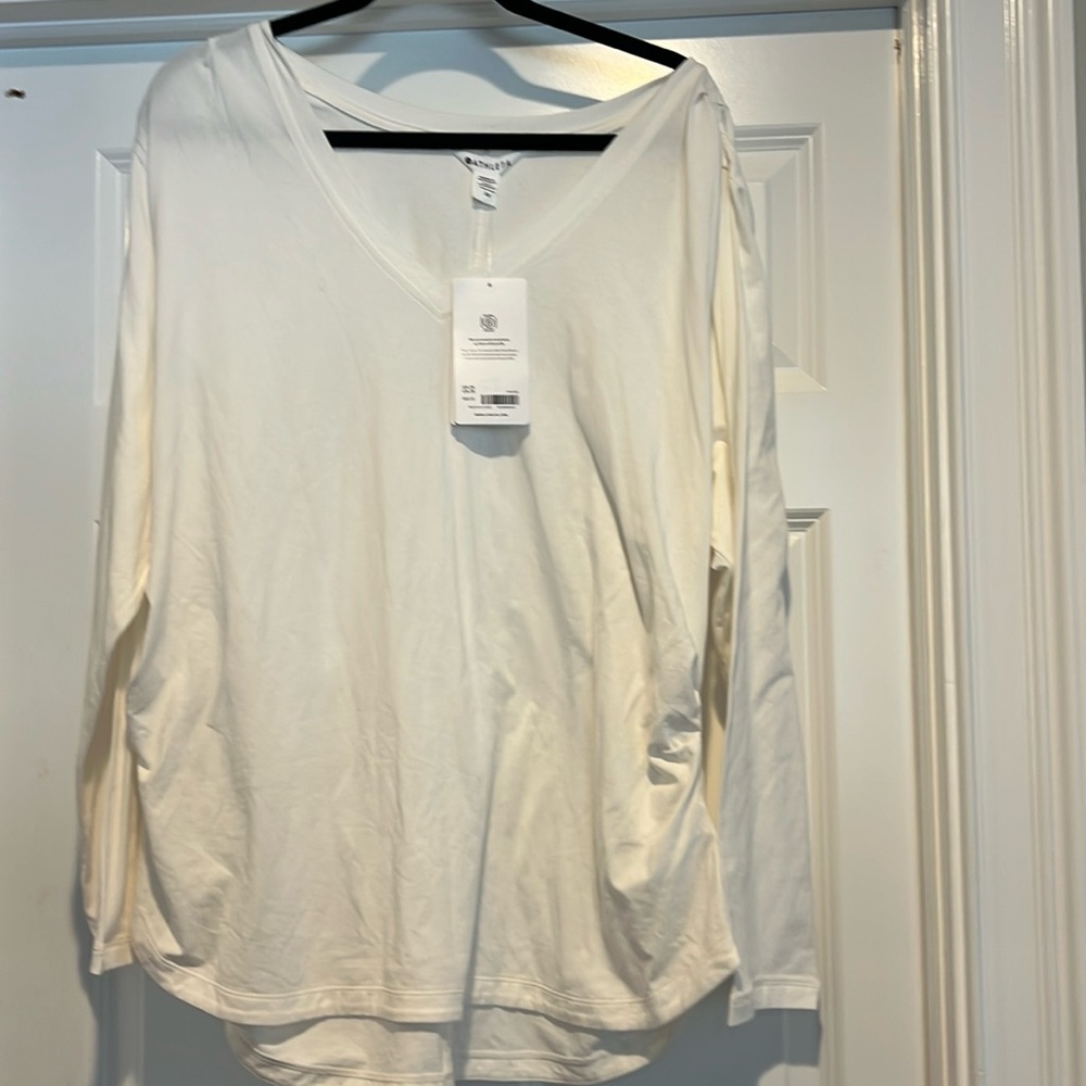 Athleta NWT v neck cream long sleeve top 2X